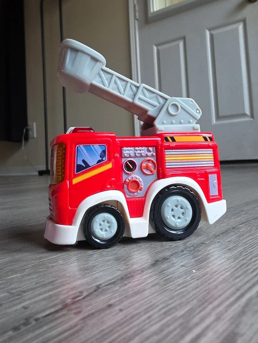 VTech Go! Go! Smart Wheels Fire Engine (RESCUE FIRE TOWER NOT INCLUDED)